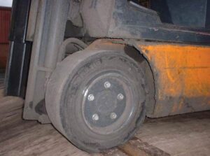 Kontroly před použitím manipulačních vozíků Kontroly před použitím manipulačních vozíků