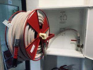 Hydranty obrázek ukazuje nástěnný hydrant.