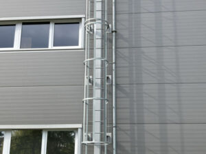 Suchovod - nezavodněné požární potrubí Obrázek ukazuje suchovod - nezavodněné požární potrubí.